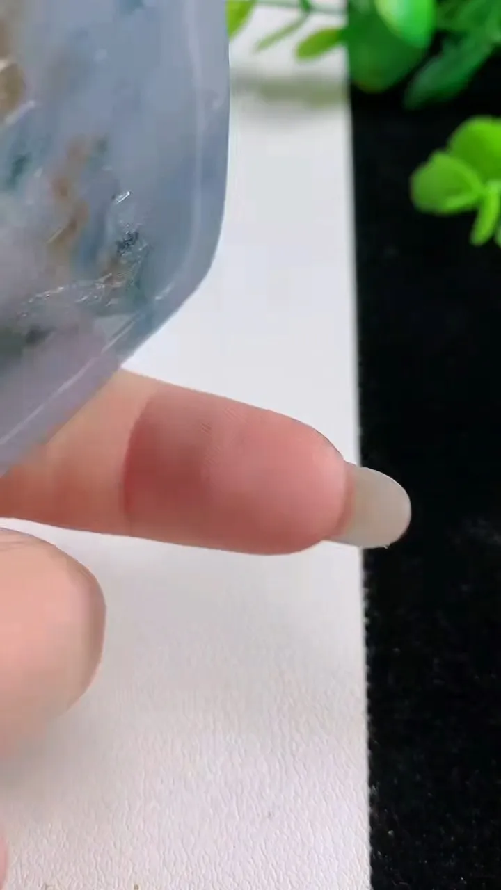 天然A货翡翠紫罗兰飘花山水牌吊坠，尺寸 75-53-8，重: 94.63g
10月25日