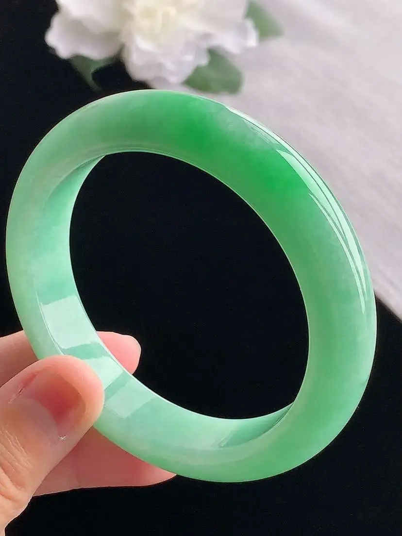 a货翡翠老坑冰种满绿正装正圈手镯56-57圈口 尺寸56.5×13.3×8.8mm 重量67.76g
