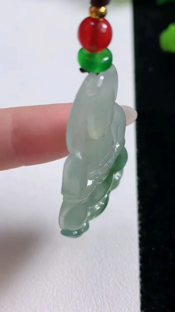 天然A货翡翠冰种飘花观音菩萨吊坠，尺寸43-26-4.5，重:9.00g
10月25日