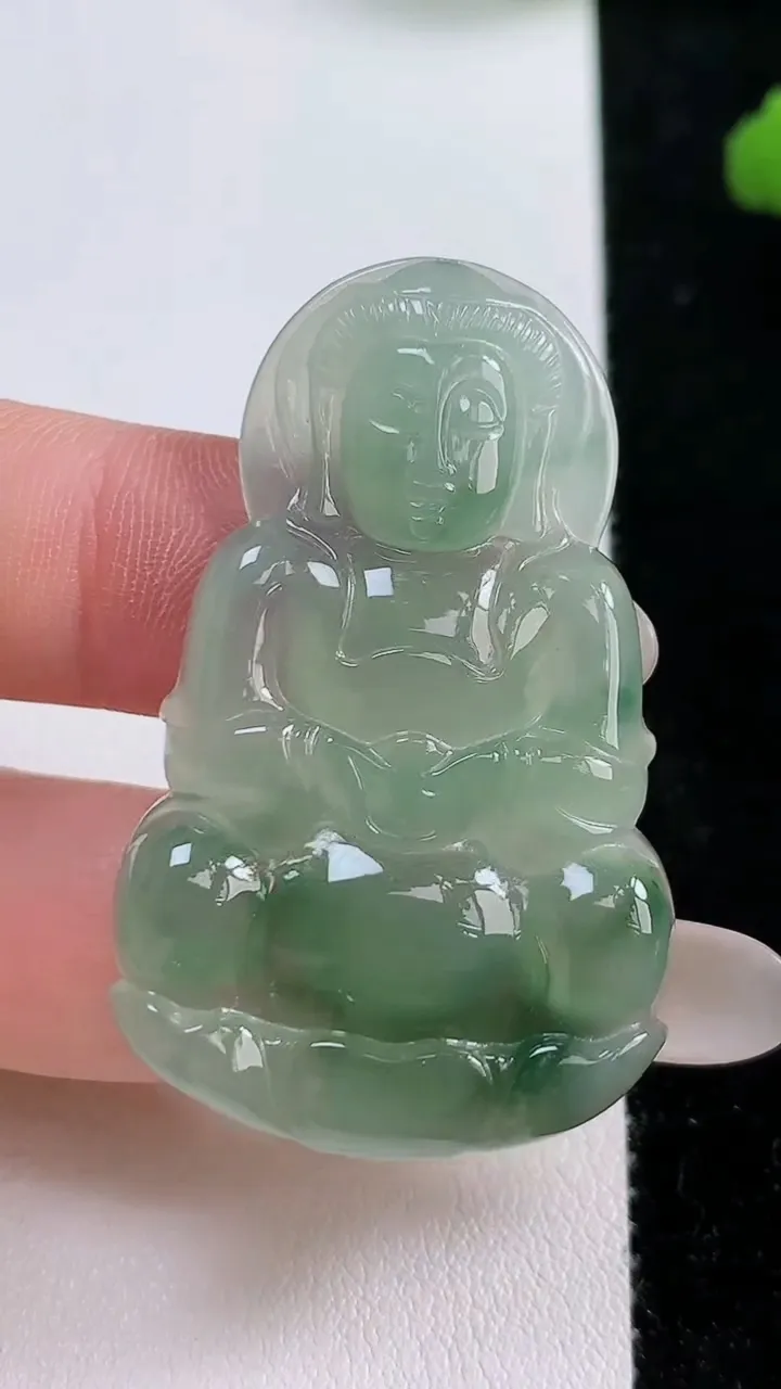 天然A货翡翠观音菩萨吊坠，尺寸45.5-28-4.2，重:9.77g
10月25日