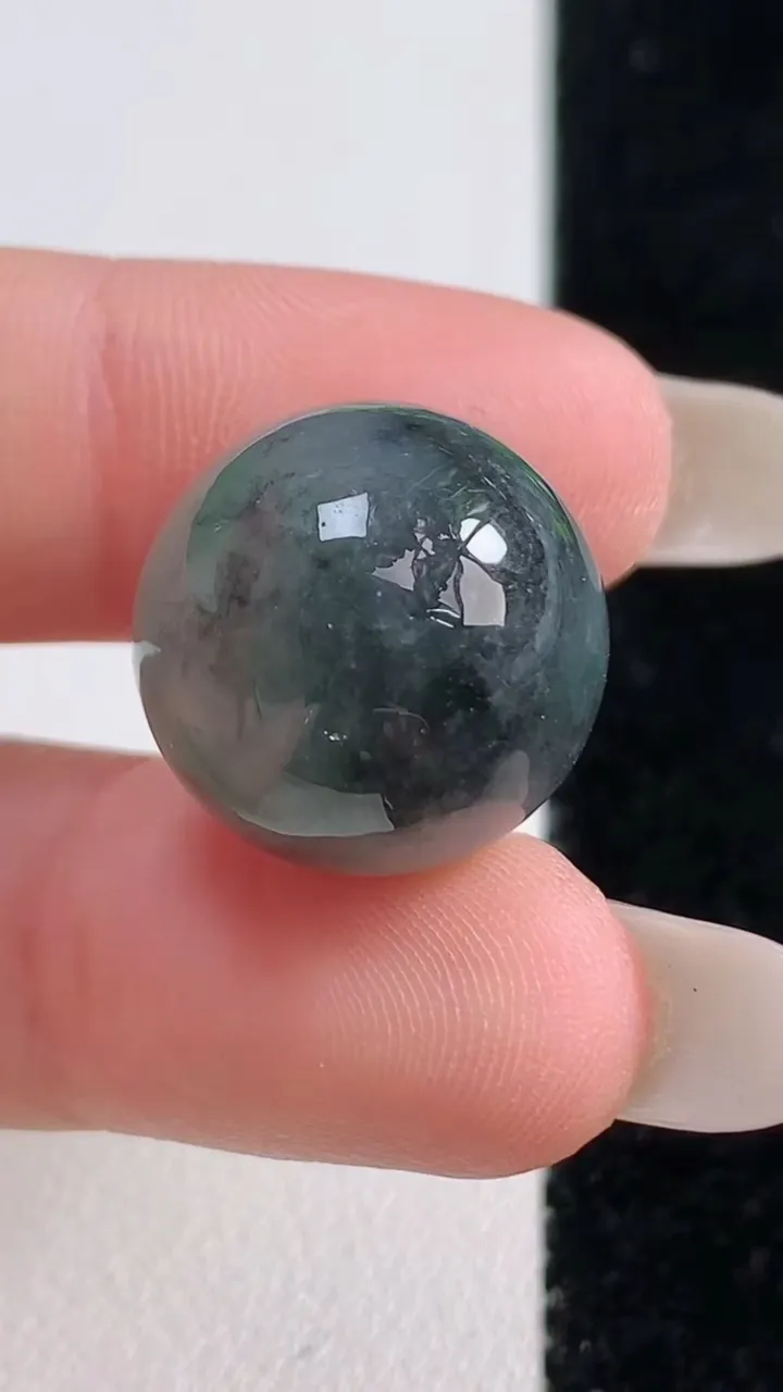 天然A货翡翠乌鸡种圆珠镶嵌件，尺寸17.2，重量:9.70g10月25日
工厂直销收藏佳品,种好水足