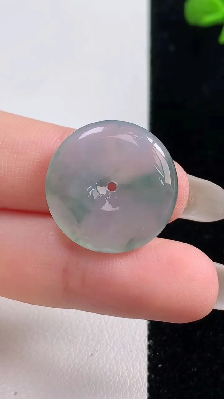 天然A货翡翠冰种飘花平安扣吊坠，尺寸21.3-3.8，重量:3.86g
10月25日