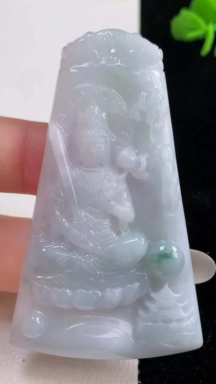 天然A货翡翠冰种飘花虚空藏菩萨吊坠，尺寸64.8-37-5.6，重量:23.92g
10月25日