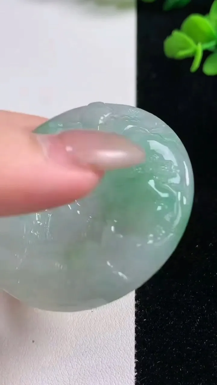 天然A货翡翠山水牌吊坠，尺寸51-5.5，重量:32.56g
10月25日
