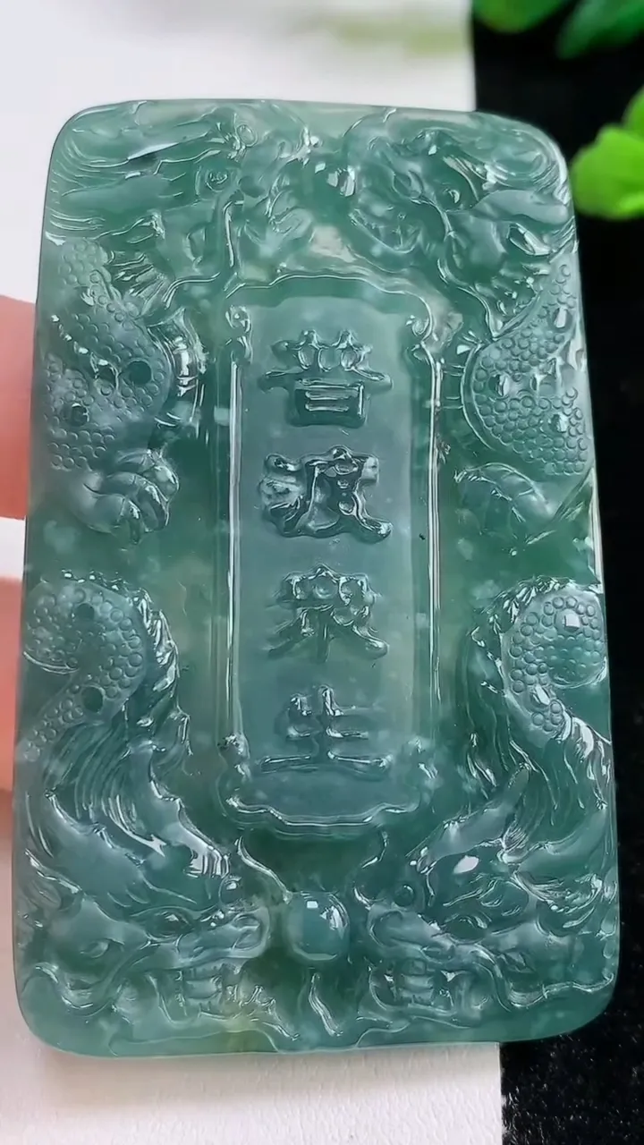 天然A货翡翠蓝水九龙至尊 观音菩萨吊坠，尺寸69.2-43.3-7.6，重:44.96g
10月25日