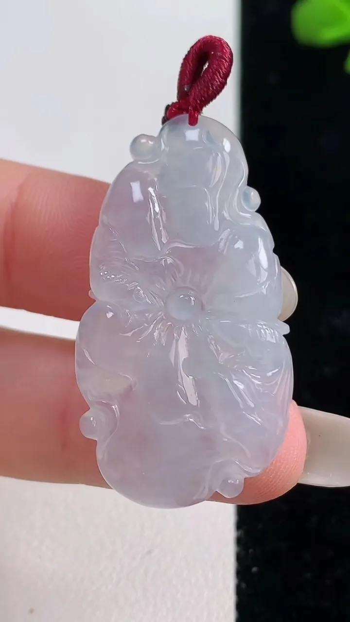 天然A货翡翠荷叶鱼吊坠，尺寸38.2-21-4.2，重量:6.62g
10月25日