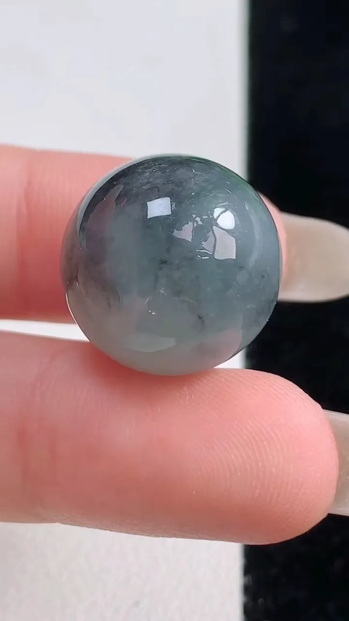 天然A货翡翠乌鸡种圆珠镶嵌件，尺寸17.2，重量:9.70g10月25日
工厂直销收藏佳品,种好水足，色泽均匀，有种有色，上手高大气！