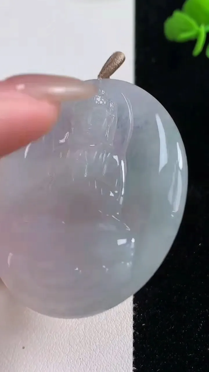 天然A货翡翠阿弥陀佛吊坠，尺寸50.8-43.5-4.2，重量:20.30g
10月25日