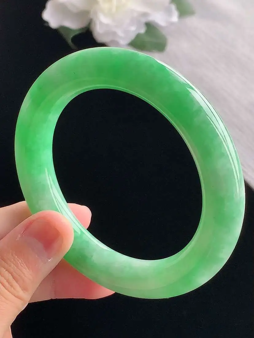 a货翡翠老坑冰种满绿圆条手镯55-56圈口  尺寸55×11.3mm 重量71.00g 1024