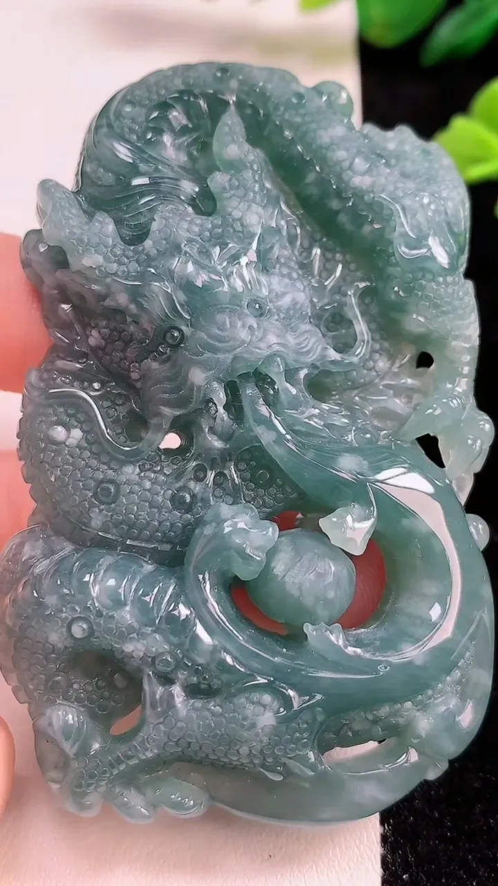 天然A货翡翠蓝水龙牌吊坠，尺寸78-45-13，重:72.26g
10月25日