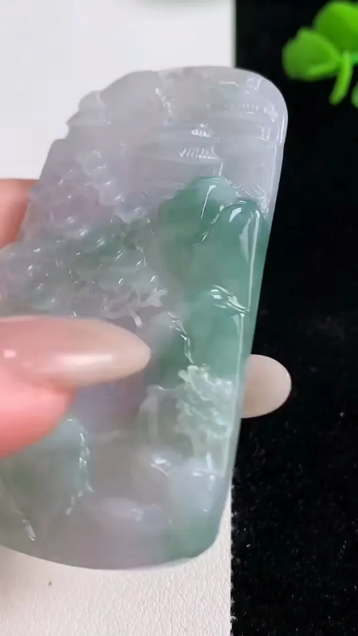 天然A货翡翠山水牌吊坠，尺寸64-41.3-4.8，重量:32.70g
10月25日