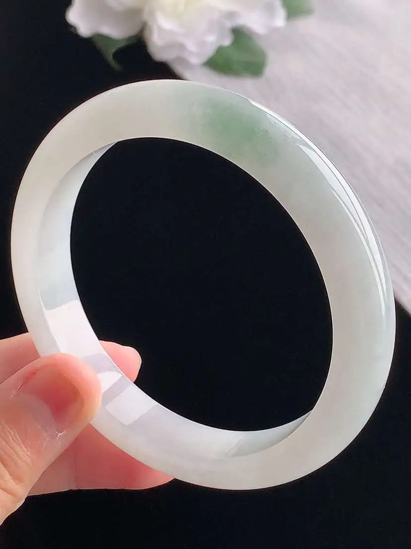 a货翡翠老坑冰种飘花正装正圈手镯61-62大圈口  尺寸61.5×12×8.3mm 重量62.63g
