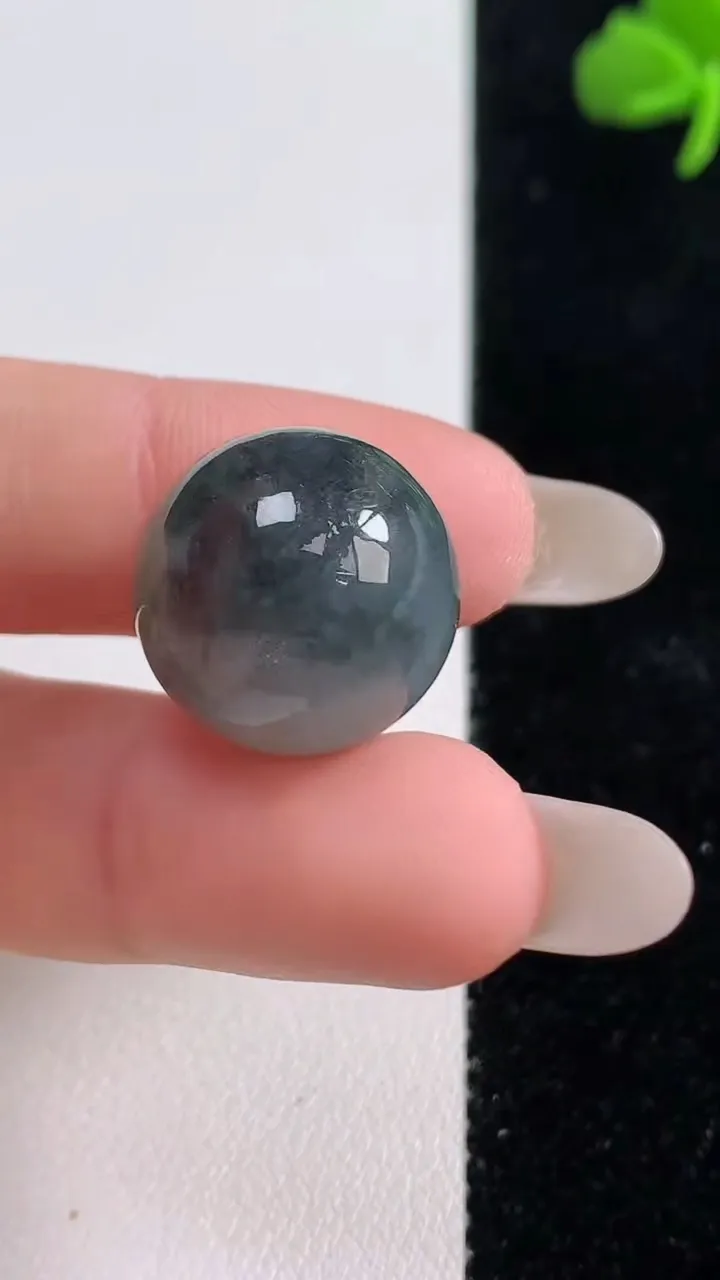 天然A货翡翠乌鸡种圆珠镶嵌件，尺寸17.2，重量:9.50g10月25日
工厂直销收藏佳品,种好水足