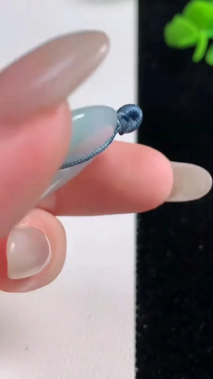 天然A货翡翠平安扣吊坠，尺寸29.7-5，重量:9.84g
10月25日