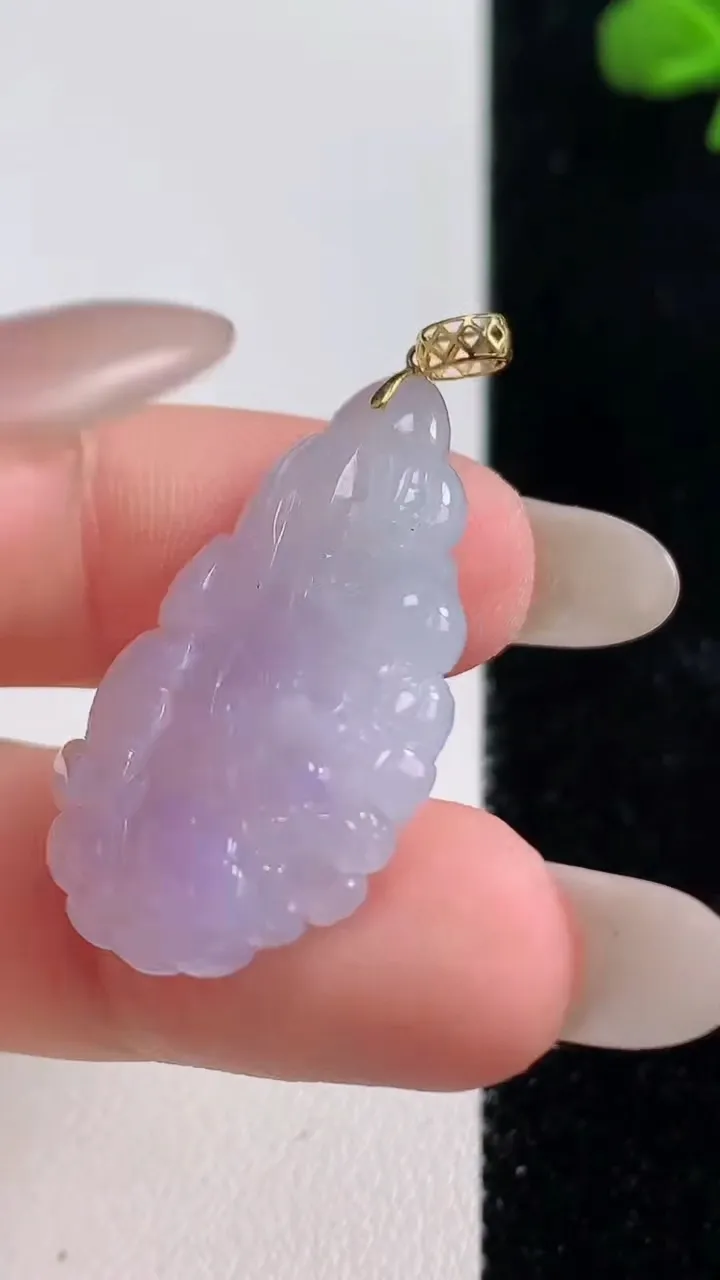 天然A货翡翠18K金紫罗兰白菜吊坠，尺寸30.6-19.5-5，重量:5.97g
10月25日