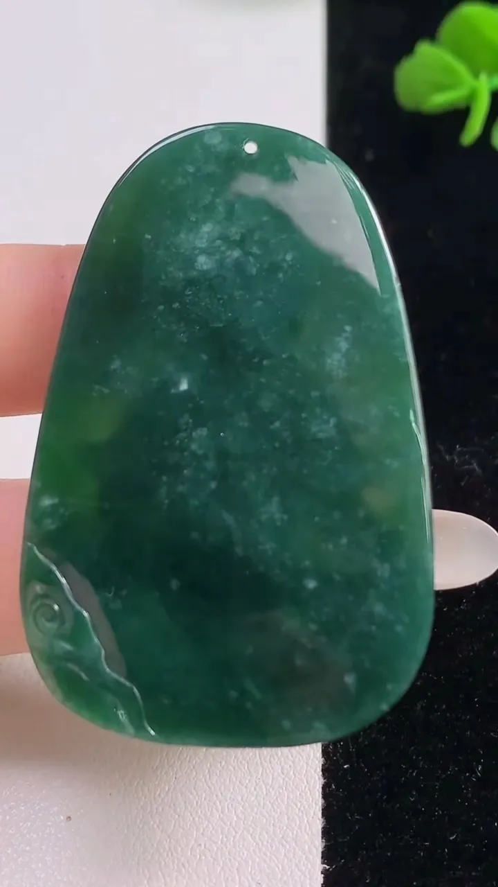 天然A货翡翠蓝水观音菩萨吊坠，尺寸53.6-35-6.3，重量:20.00g
10月25日