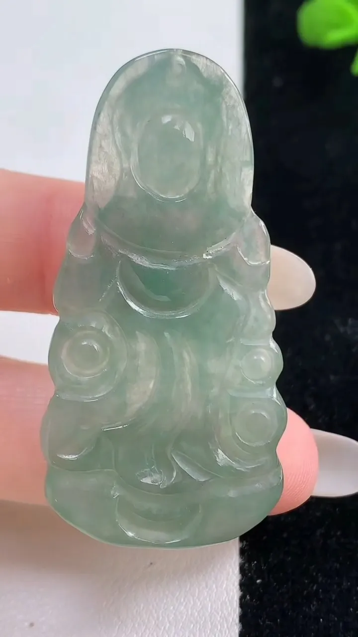 天然A货翡翠观音菩萨吊坠，尺寸52.7-25.6-4.3，重量:11.47g
10月25日