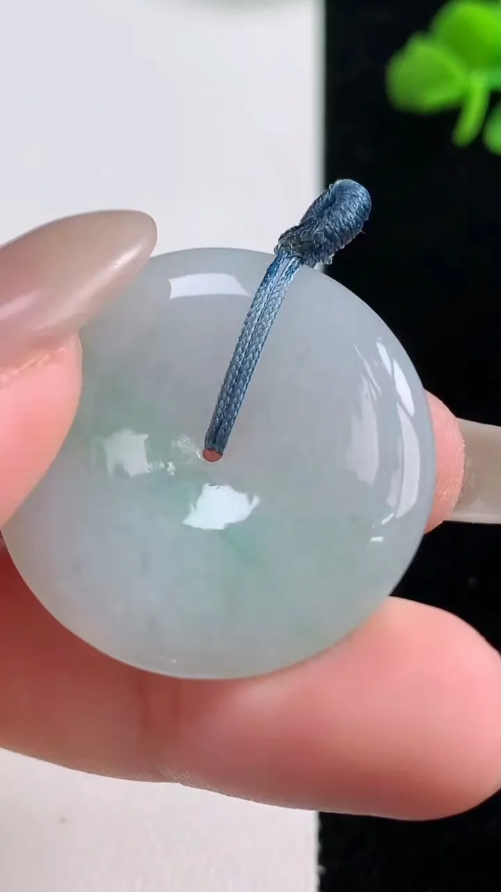 天然A货翡翠平安扣吊坠，尺寸29.7-5，重量:9.84g
10月25日
