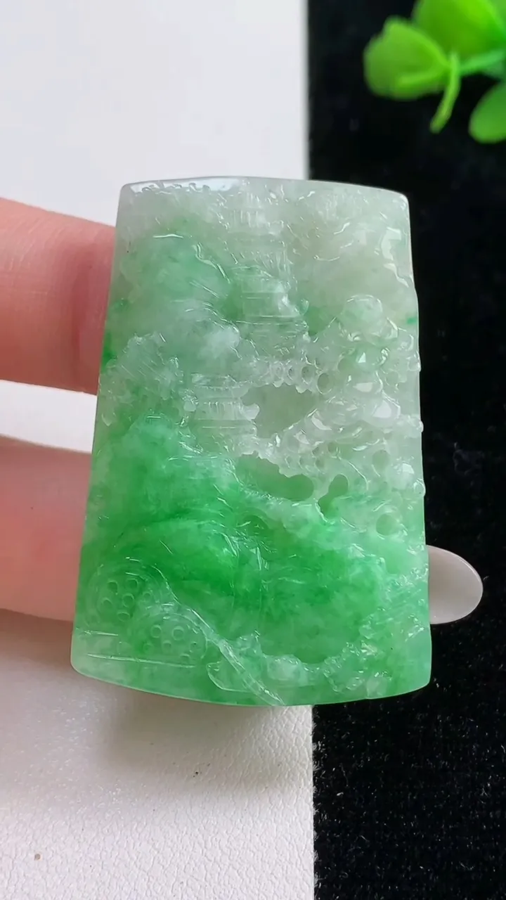 天然A货翡翠山水牌吊坠，尺寸46-31-6，重:20.60g
10月25日