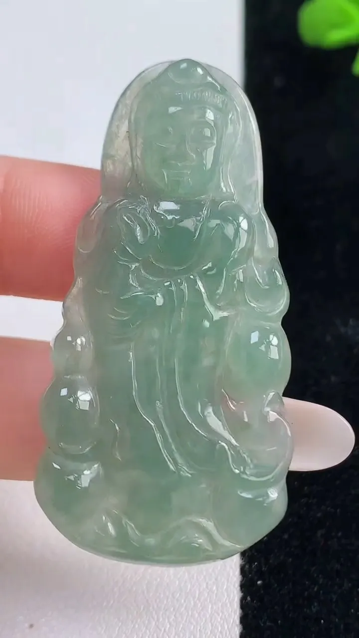 天然A货翡翠观音菩萨吊坠，尺寸52.7-25.6-4.3，重量:11.47g
10月25日