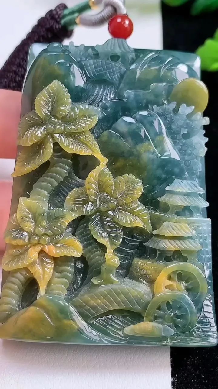 天然A货翡翠蓝水双彩山水牌吊坠，尺寸67-46.3-12，重:82.21g
10月25日