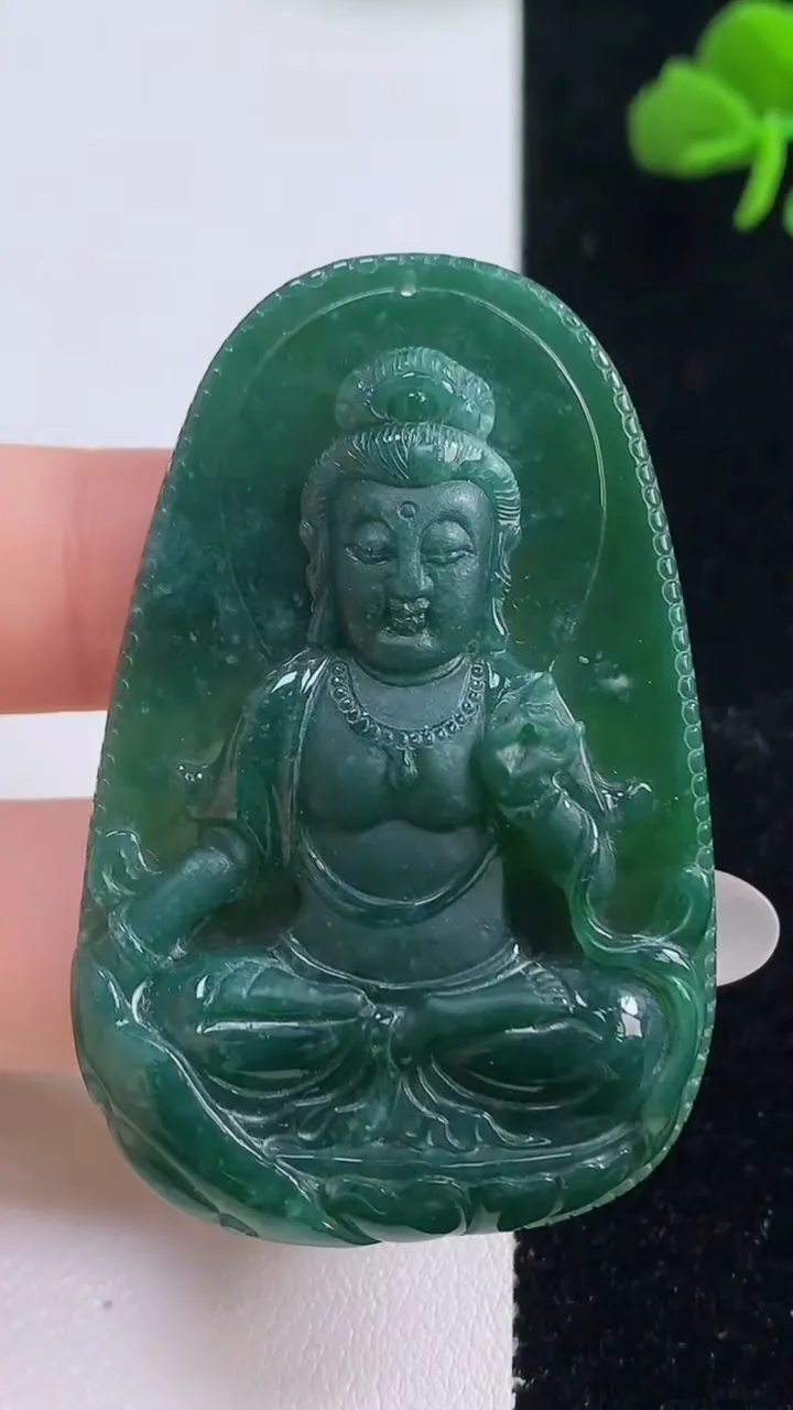 天然A货翡翠蓝水观音菩萨吊坠，尺寸53.6-35-6.3，重量:20.00g
10月25日