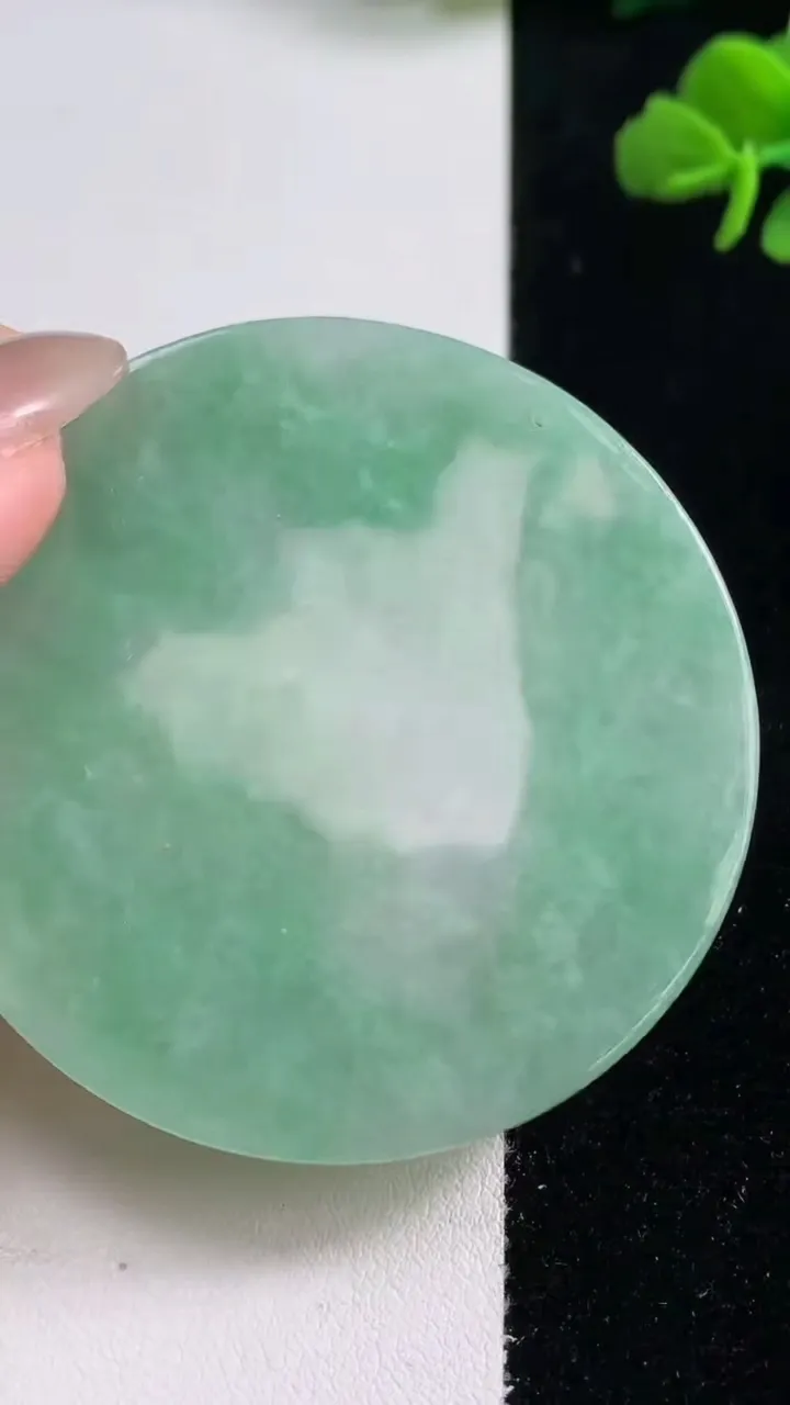 天然A货翡翠大展宏图吊坠，尺寸56-6.6，重量:36.13g
10月25日