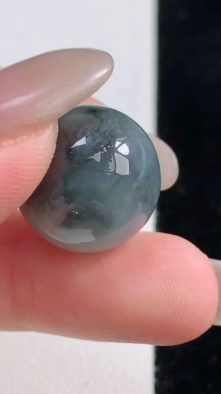 天然A货翡翠乌鸡种圆珠镶嵌件，尺寸17.2，重量:9.70g10月25日
工厂直销收藏佳品,种好水足，色泽均匀，有种有色，上手高大气！