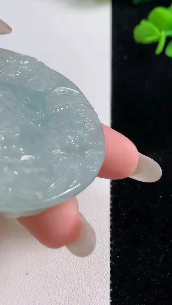 天然A货翡翠九龙至尊 大日如来吊坠，尺寸52-8.8，重量:44.83g
10月25日