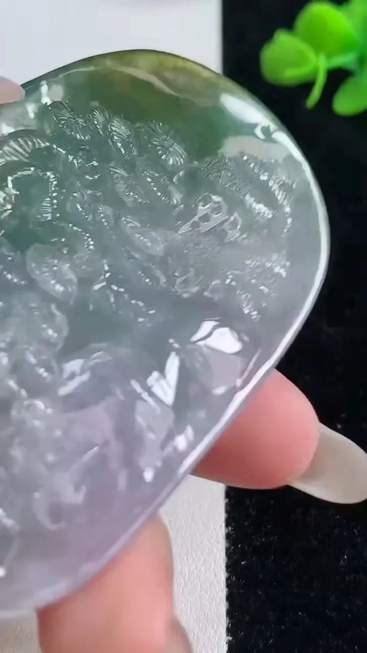 天然A货翡翠山水牌吊坠，尺寸70-45-14，重:71.47g
10月25日