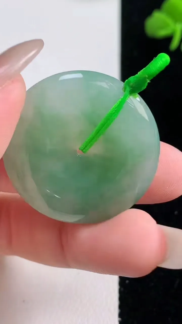 天然A货翡翠平安扣吊坠，尺寸30.5-5.8，重量:12.22g
10月25日
