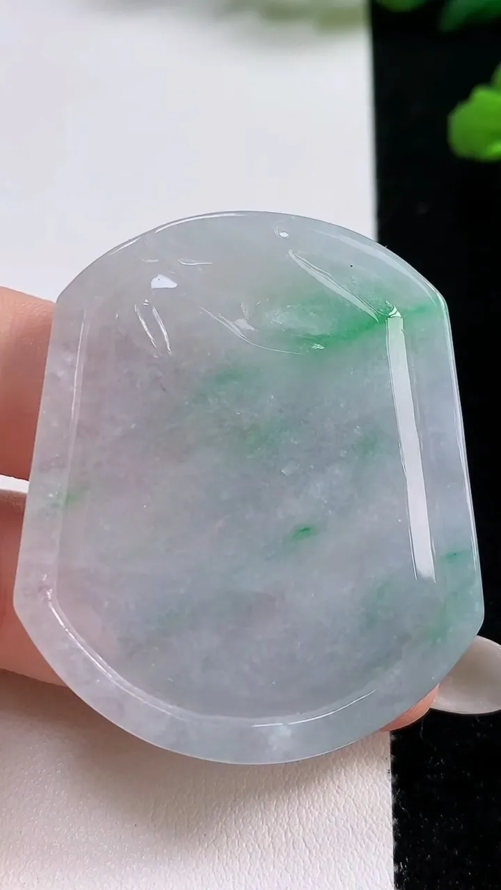 天然A货翡翠观音菩萨吊坠，尺寸47-40-6，重:21.60g
10月25日