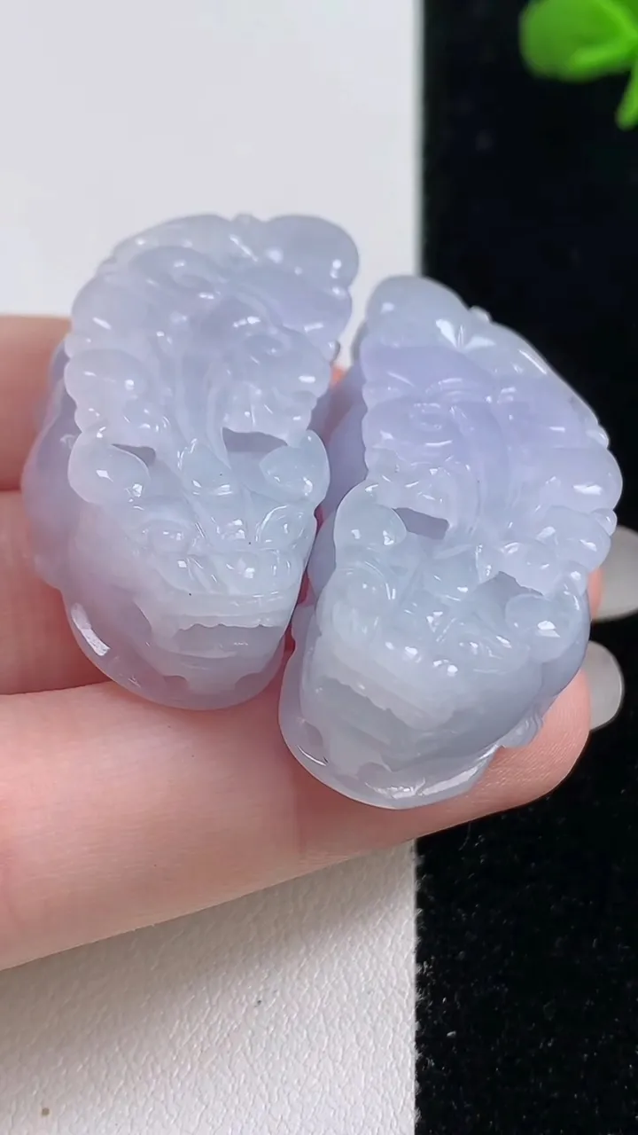 天然A货翡翠紫罗兰貔貅吊坠一对，尺寸37-17.8-12.2，重量:38.09g
10月25日
