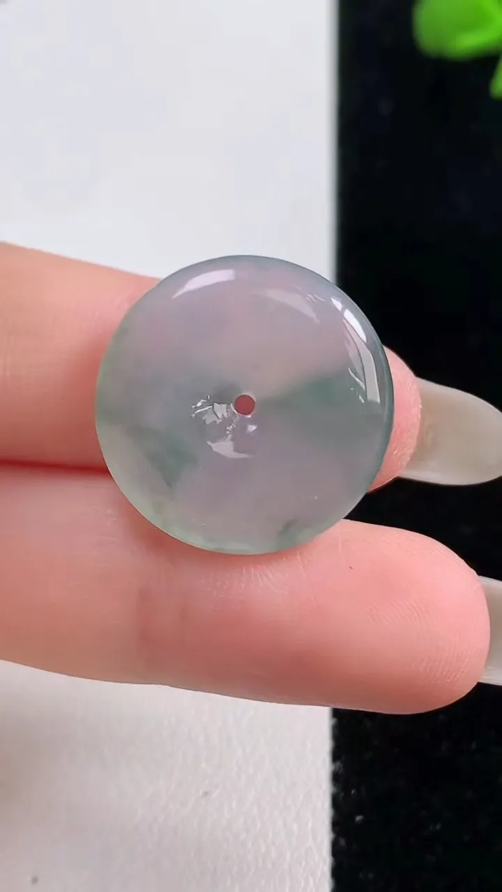 天然A货翡翠冰种飘花平安扣吊坠，尺寸21.3-3.8，重量:3.86g
10月25日