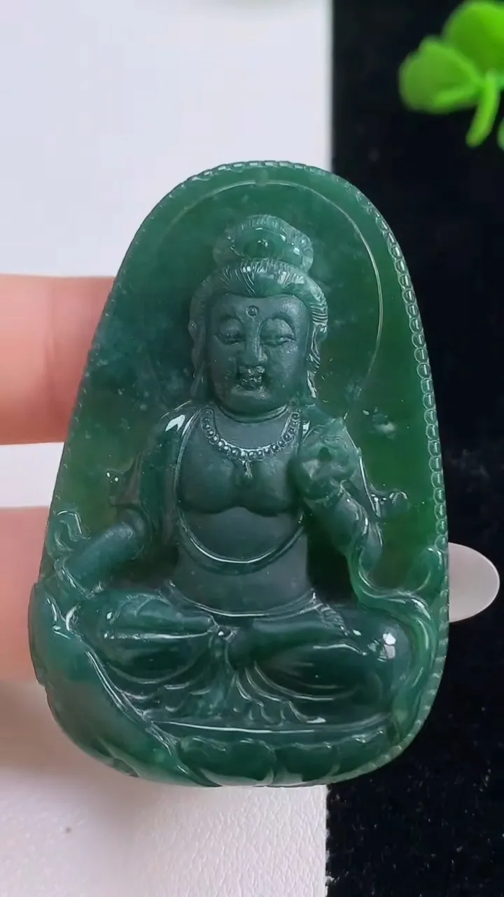 天然A货翡翠蓝水观音菩萨吊坠，尺寸53.6-35-6.3，重量:20.00g
10月25日