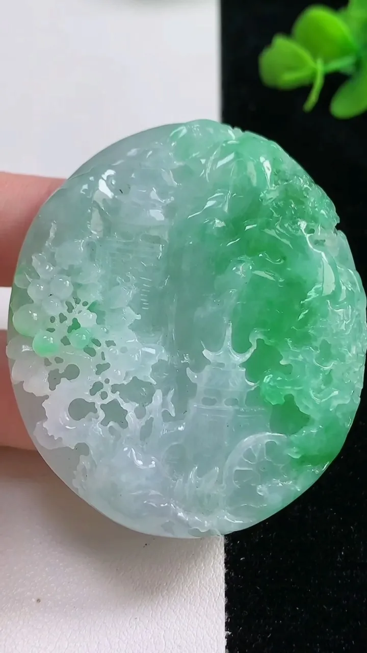 天然A货翡翠山水牌吊坠，尺寸55-47-12，重:59.36g
10月25日