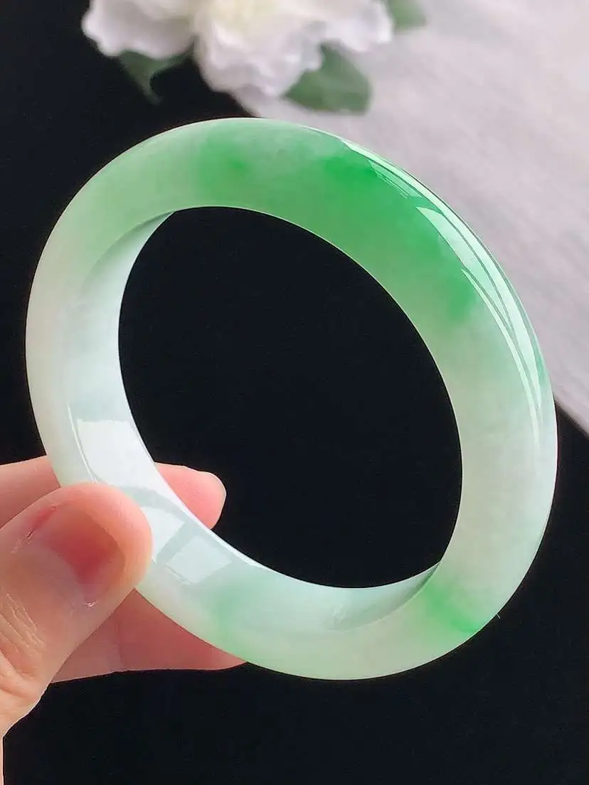 a货翡翠老坑冰种飘阳绿正装正圈手镯54-55圈口  尺寸54.5×13×8.8mm 重量63.43g
