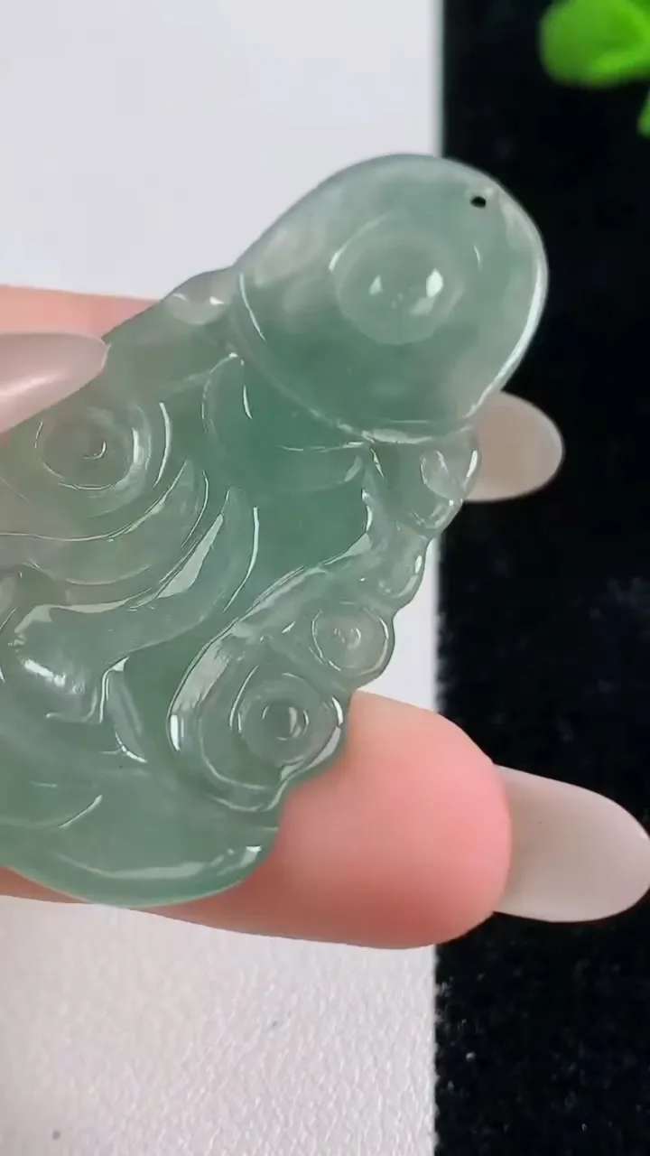 天然A货翡翠观音菩萨吊坠，尺寸52.7-25.6-4.3，重量:11.47g
10月25日