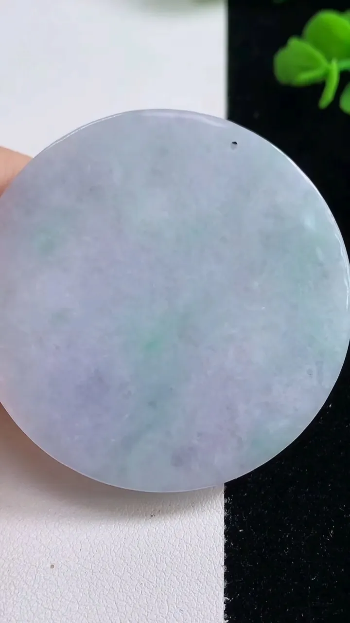天然A货翡翠春带彩紫罗兰千手观音吊坠，尺寸55.7-5.6，重量:33.64g
10月25日