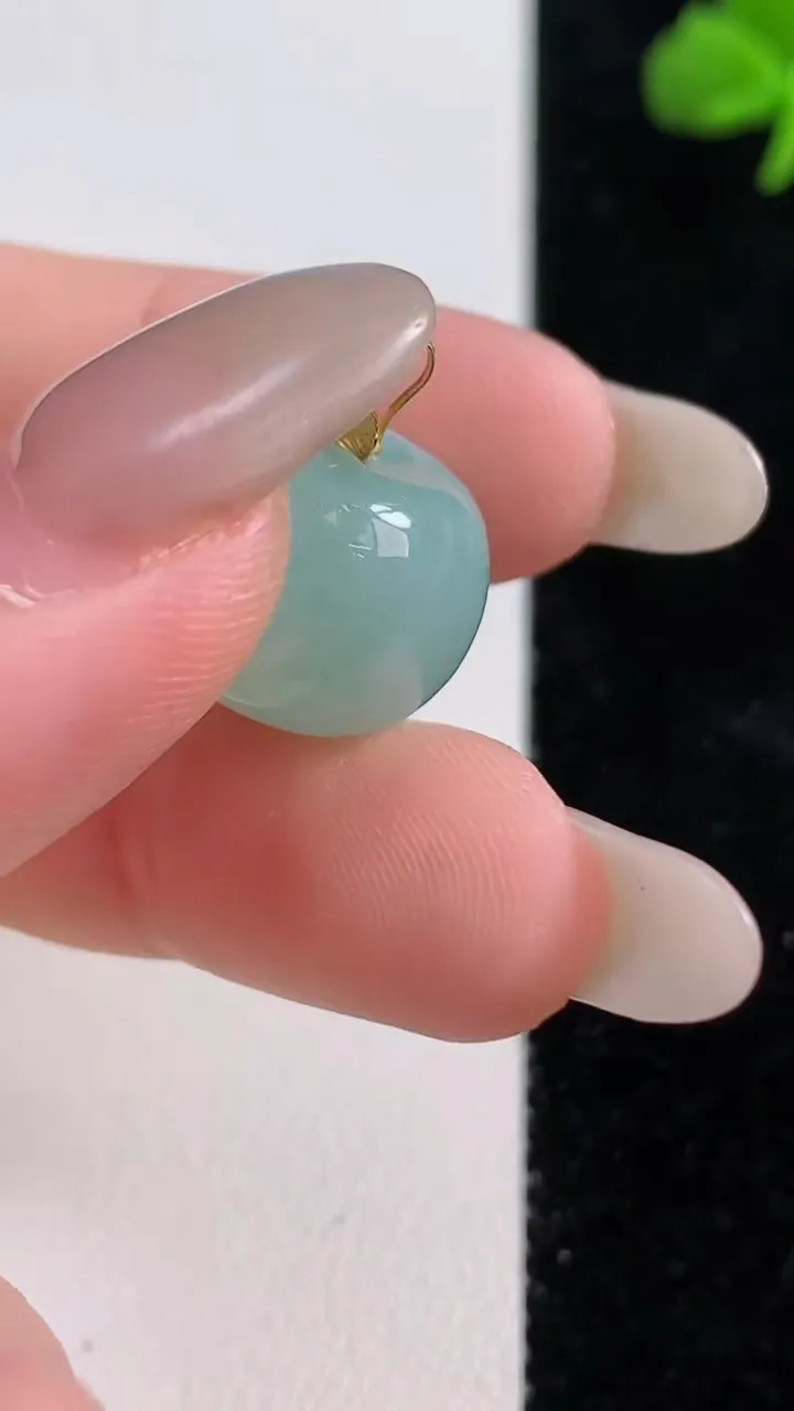 天然A货翡翠路路通吊坠，尺寸15.8-12.4，重量:6.40g
10月25日