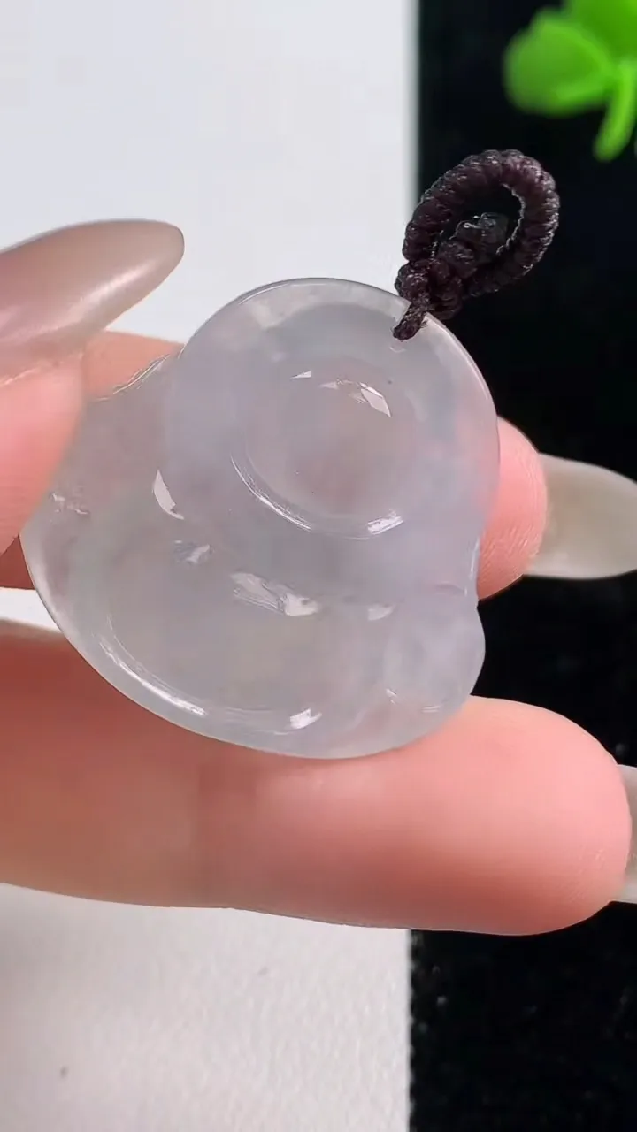 天然A货翡翠佛公吊坠，尺寸26.6-28.3-6.5，重量:7.46g
10月25日
