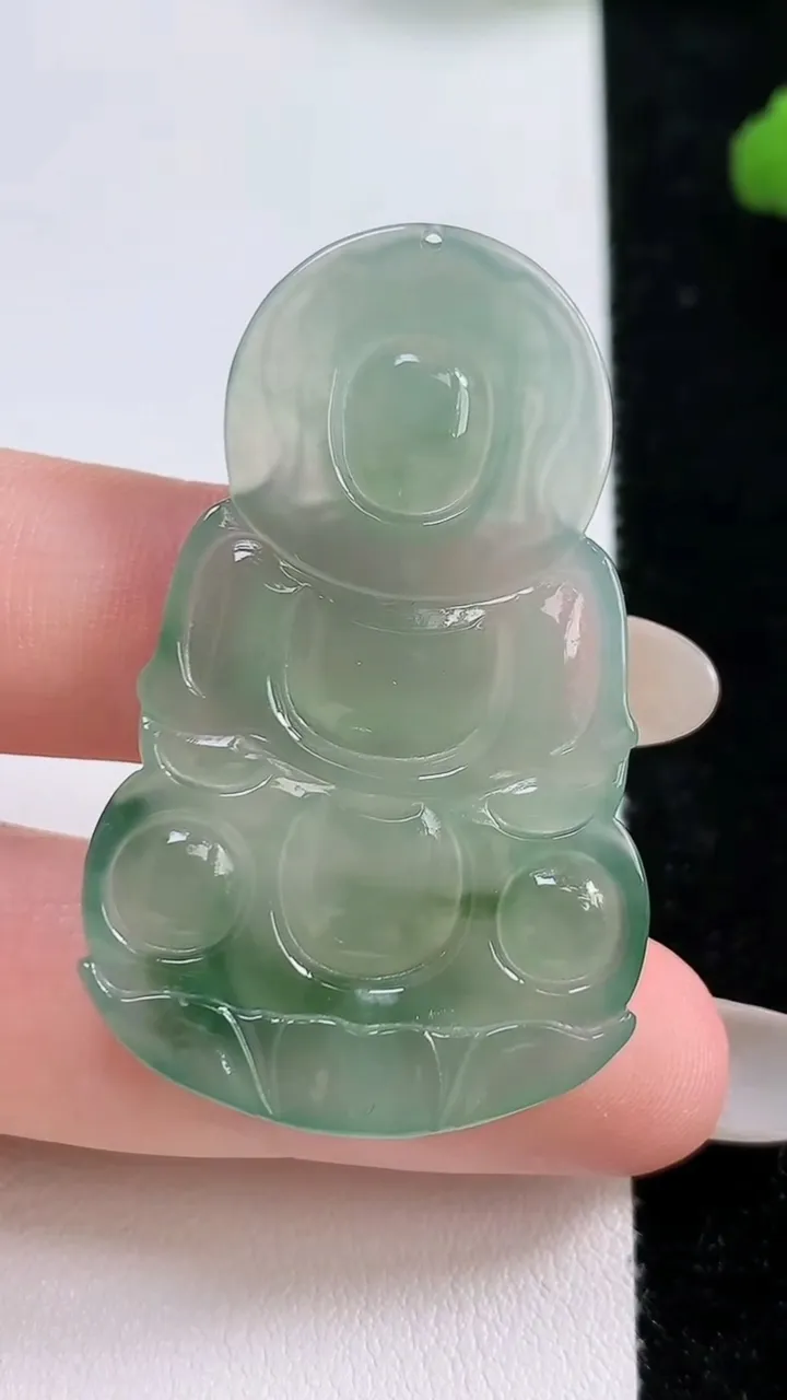 天然A货翡翠观音菩萨吊坠，尺寸45.5-28-4.2，重:9.77g
10月25日