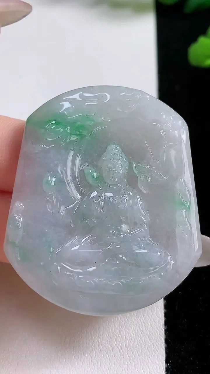 天然A货翡翠观音菩萨吊坠，尺寸47-40-6，重:21.60g
10月25日