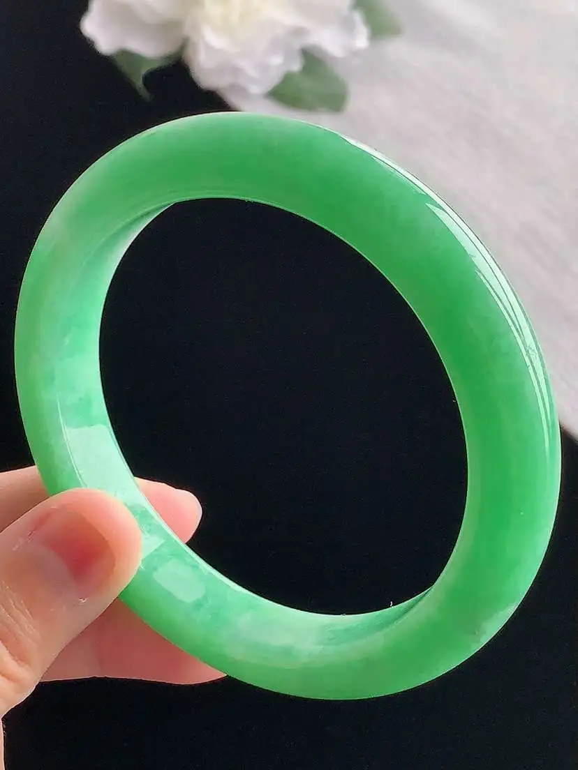 a货翡翠老坑冰种满绿正装正圈手镯62-63大圈口  尺寸62.5×12×9.5mm 重量72.76g
