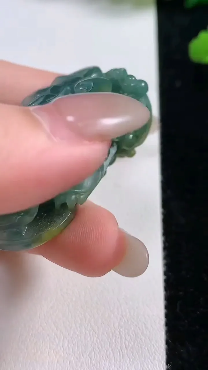 天然A货翡翠蓝水貔貅吊坠，尺寸48-24-19，重:40.49g
10月25日