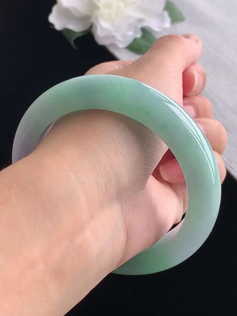a货翡翠老坑冰种春带彩紫罗兰飘绿厚装正装正圈手镯60-61大圈口  尺寸60×13.8×9.3mm 重量85.03g 1024