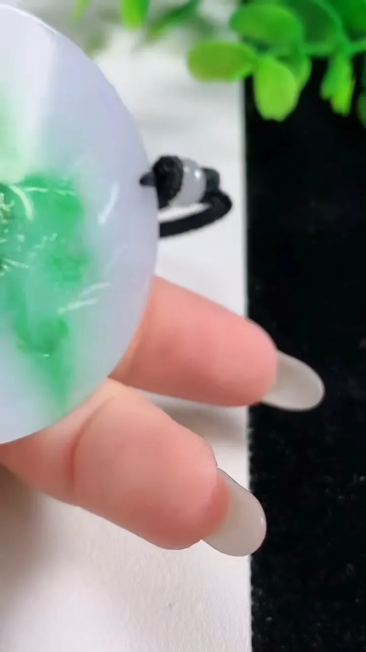 天然A货翡翠山水牌吊坠，尺寸52-5.6，重量:36.31g
10月26日