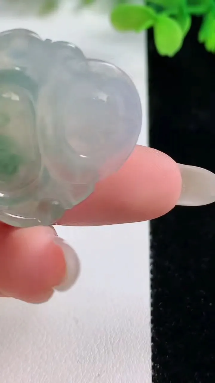天然A货翡翠佛公吊坠，尺寸29-32.5-6，重量:8.35g
10月26日
