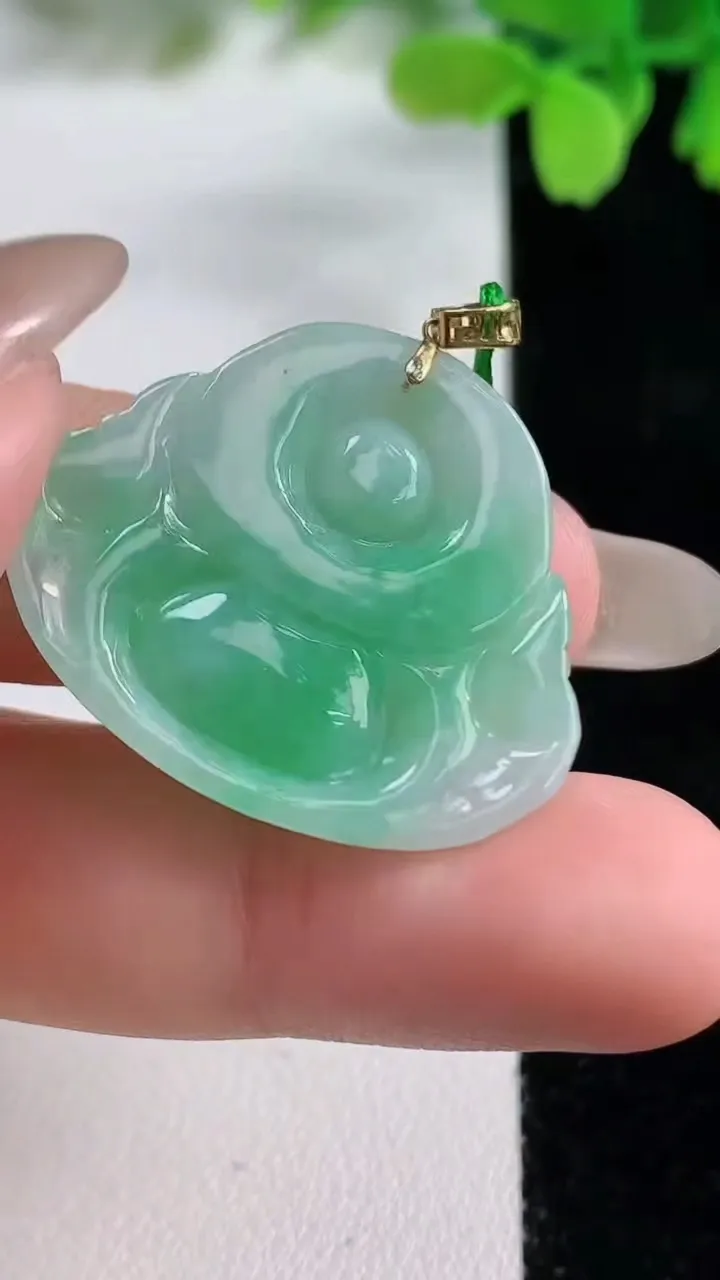 天然A货翡翠佛公吊坠，尺寸25.3-30.3-5，重量:6.85g
10月26日