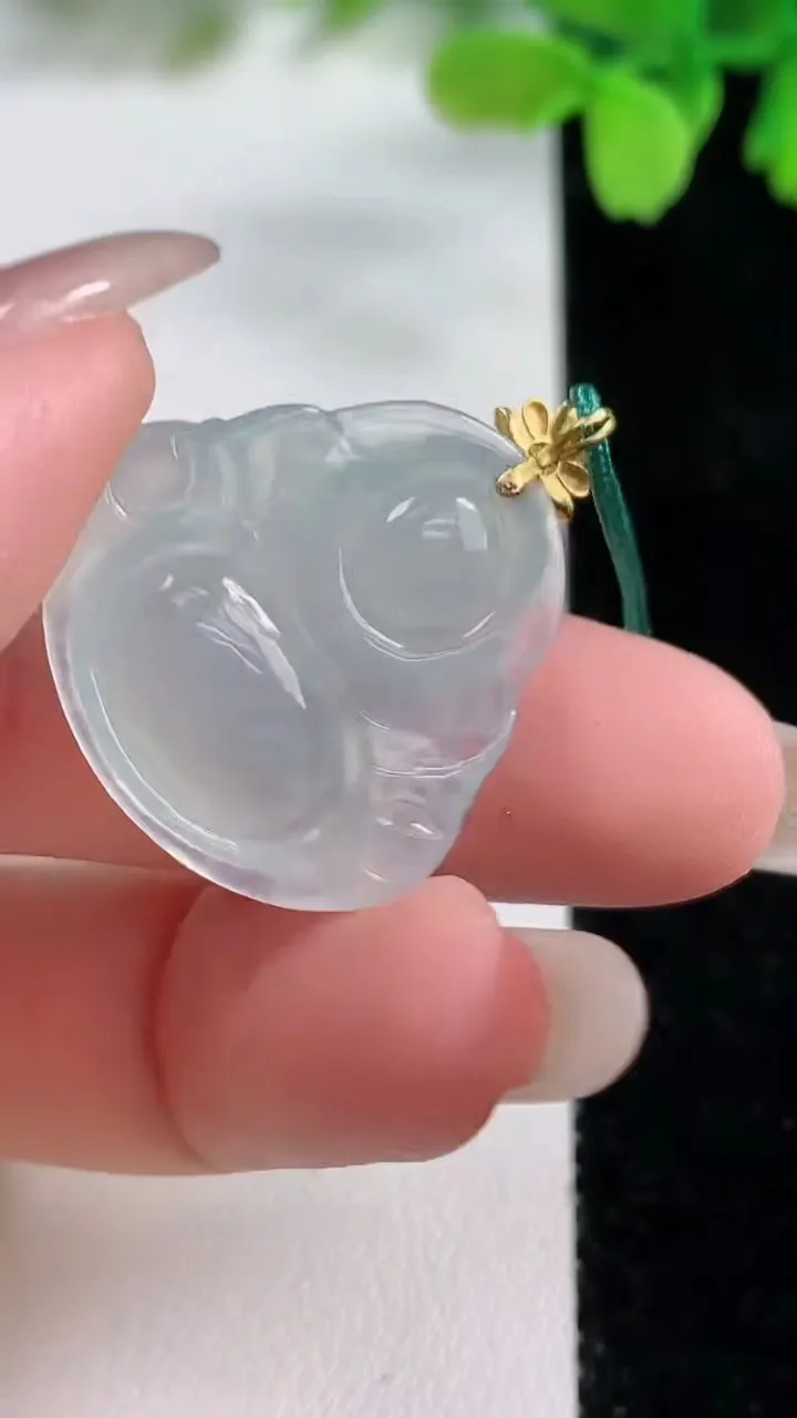 天然A货翡翠种白冰佛公吊坠，尺寸24.6-24.5-5.5，重量:5.00g
10月26日